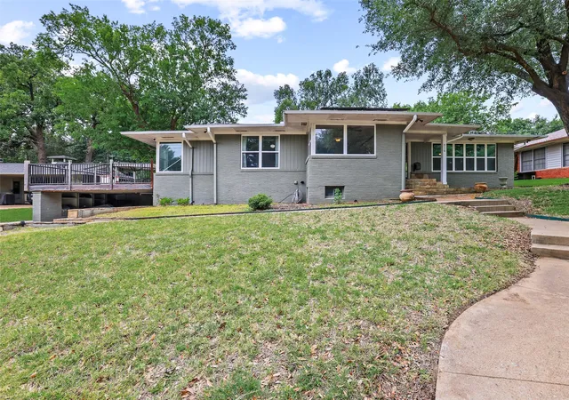 Photo 1 of Single family home for sale at 716 Westwood Dr, Sherman, TX 75092 | MLS# 21263307 | Listing updated on 2026-10-08