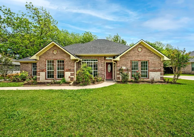 Homes for sale in Pottsboro, TX | 167 Chrissa Dr, Pottsboro, TX 75076 | MLS# 21263604