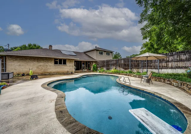 Photo 2 of Sale Pending at 947 Rock Canyon Dr, Duncanville, TX 75137 | MLS# 21263659 | Listing updated on 2026-08-19