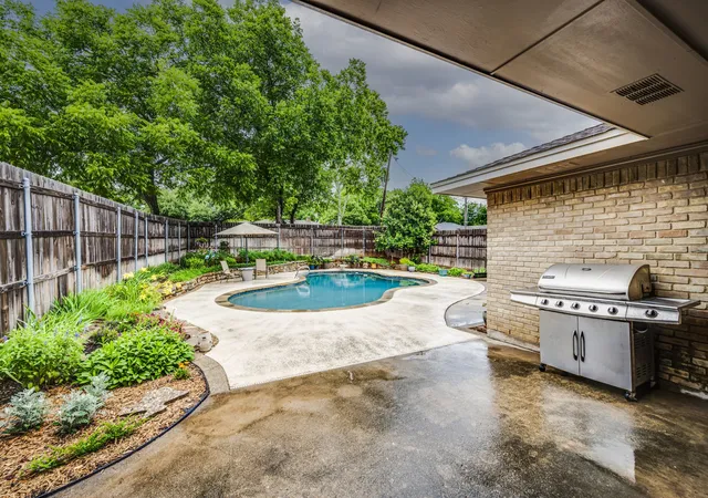 Photo 2 of Sale Pending at 947 Rock Canyon Dr, Duncanville, TX 75137 | MLS# 21263659 | Listing updated on 2026-08-19