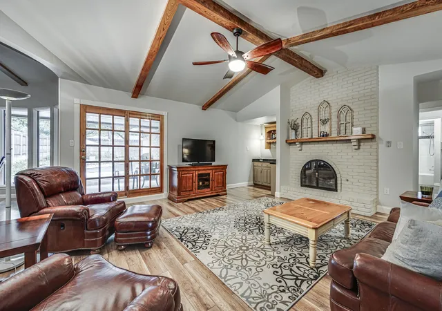 Photo 4 of Sale Pending at 947 Rock Canyon Dr, Duncanville, TX 75137 | MLS# 21263659 | Listing updated on 2026-08-19