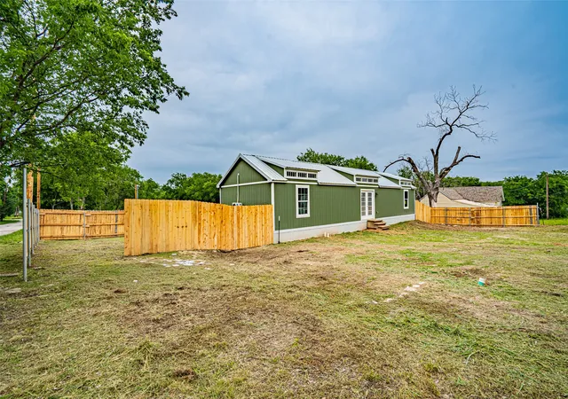 2nd image of 329 Vine St, Dublin, TX 76446 | MLS# 21263636