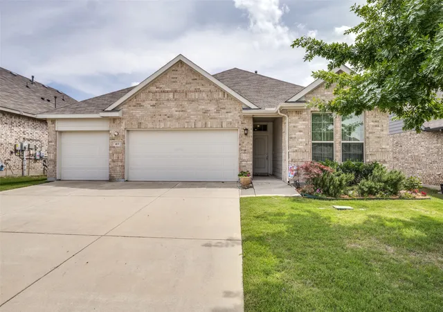 Photo 2 of Single family home for sale at 413 Wiggins Wy, Van Alstyne, TX 75495 | MLS# 21262744 | Listing updated on 2026-08-27