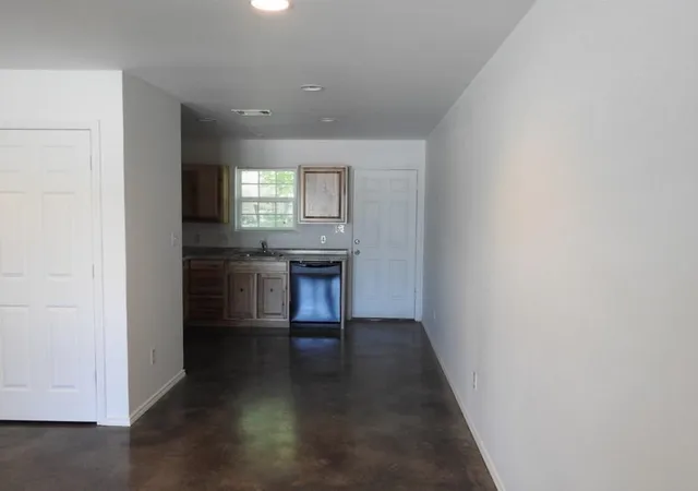 Photo 11 of Townhouse for sale at 704 Seven Oaks Rd, Bonham, TX 75418 | MLS# 21263803 | Listing updated on 2026-07-24