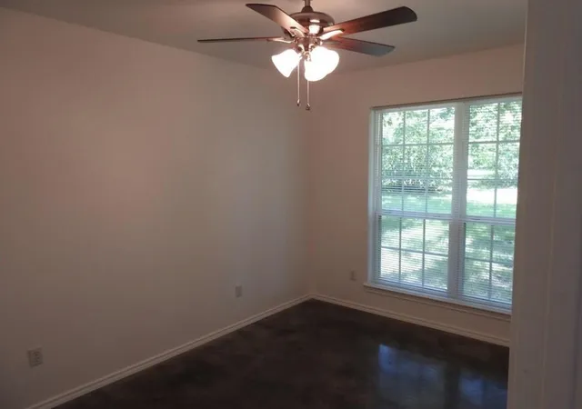 Photo 3 of Townhouse for sale at 704 Seven Oaks Rd, Bonham, TX 75418 | MLS# 21263803 | Listing updated on 2026-07-24