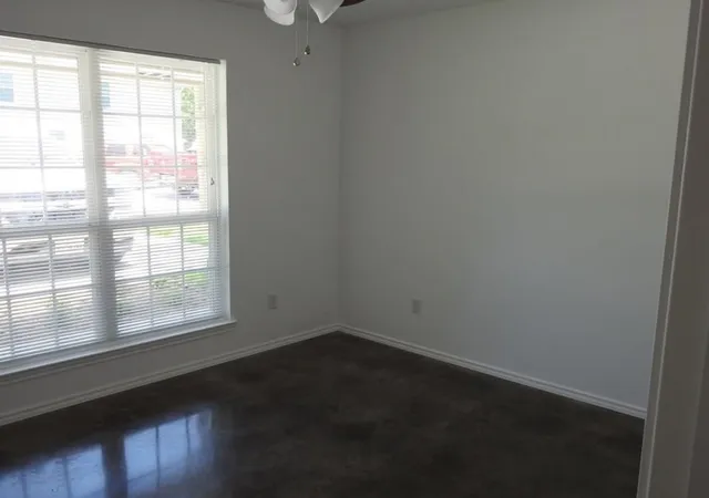 Photo 4 of Townhouse for sale at 704 Seven Oaks Rd, Bonham, TX 75418 | MLS# 21263803 | Listing updated on 2026-07-24