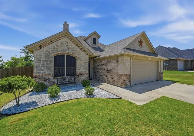 Homes for sale in Collinsville, TX | 714 Mary Lee Ln, Collinsville, TX 76233 | MLS# 21260254