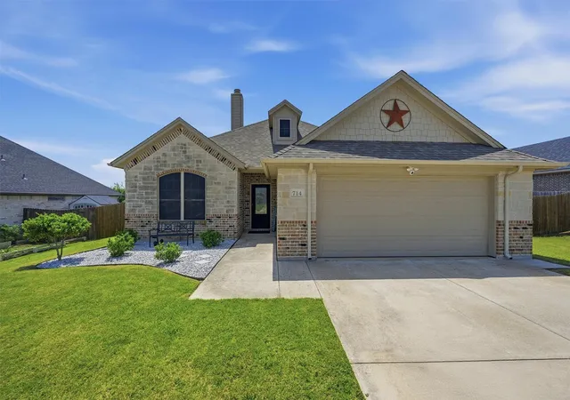 Homes for sale in Collinsville, TX | 714 Mary Lee Ln, Collinsville, TX 76233 | MLS# 21260254