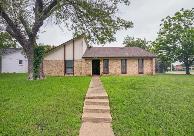 Homes for sale in Richardson, TX | 2111 Meredith Ln, Richardson, TX 75081 | MLS# 21261586