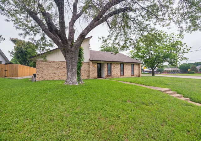 Homes for sale in Richardson, TX | 2111 Meredith Ln, Richardson, TX 75081 | MLS# 21261586