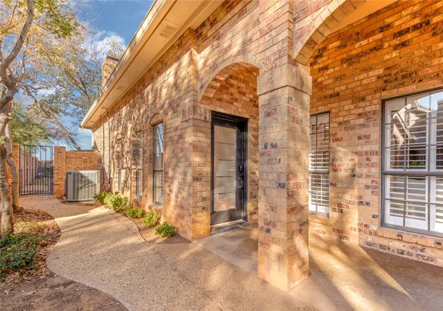 2nd image of 125 Lytle Pl Dr, Abilene, TX 79602 | MLS# 21263992