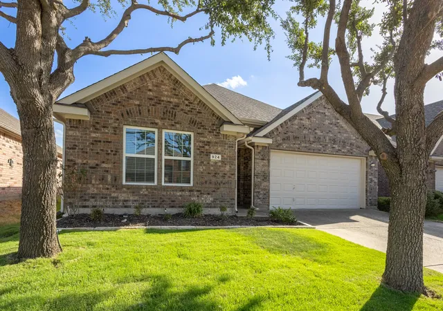 Photo 1 of Single family home for sale at 924 Bowie Dr, Lavon, TX 75166 | MLS# 21264034 | Listing updated on 2026-09-24
