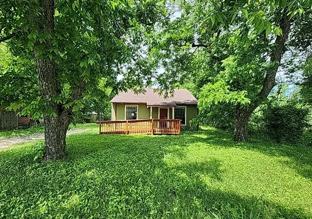 Photo 1 of Sale Pending at 218 S Buffalo Ave, Cleburne, TX 76033 | MLS# 21263744 | Listing updated on 2026-08-19