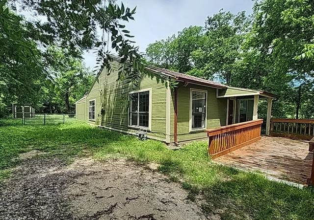 Photo 2 of Sale Pending at 218 S Buffalo Ave, Cleburne, TX 76033 | MLS# 21263744 | Listing updated on 2026-08-19
