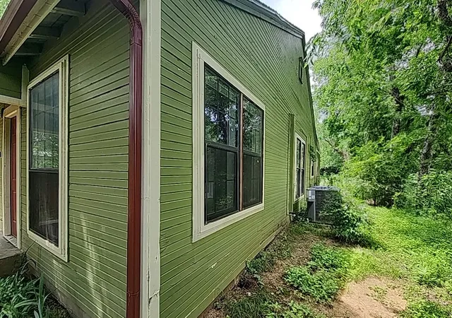 Photo 3 of Sale Pending at 218 S Buffalo Ave, Cleburne, TX 76033 | MLS# 21263744 | Listing updated on 2026-08-19