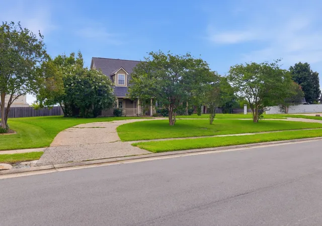 2nd image of 30 Fairmont Cir, Bossier City, LA 71111 | MLS# 21264025