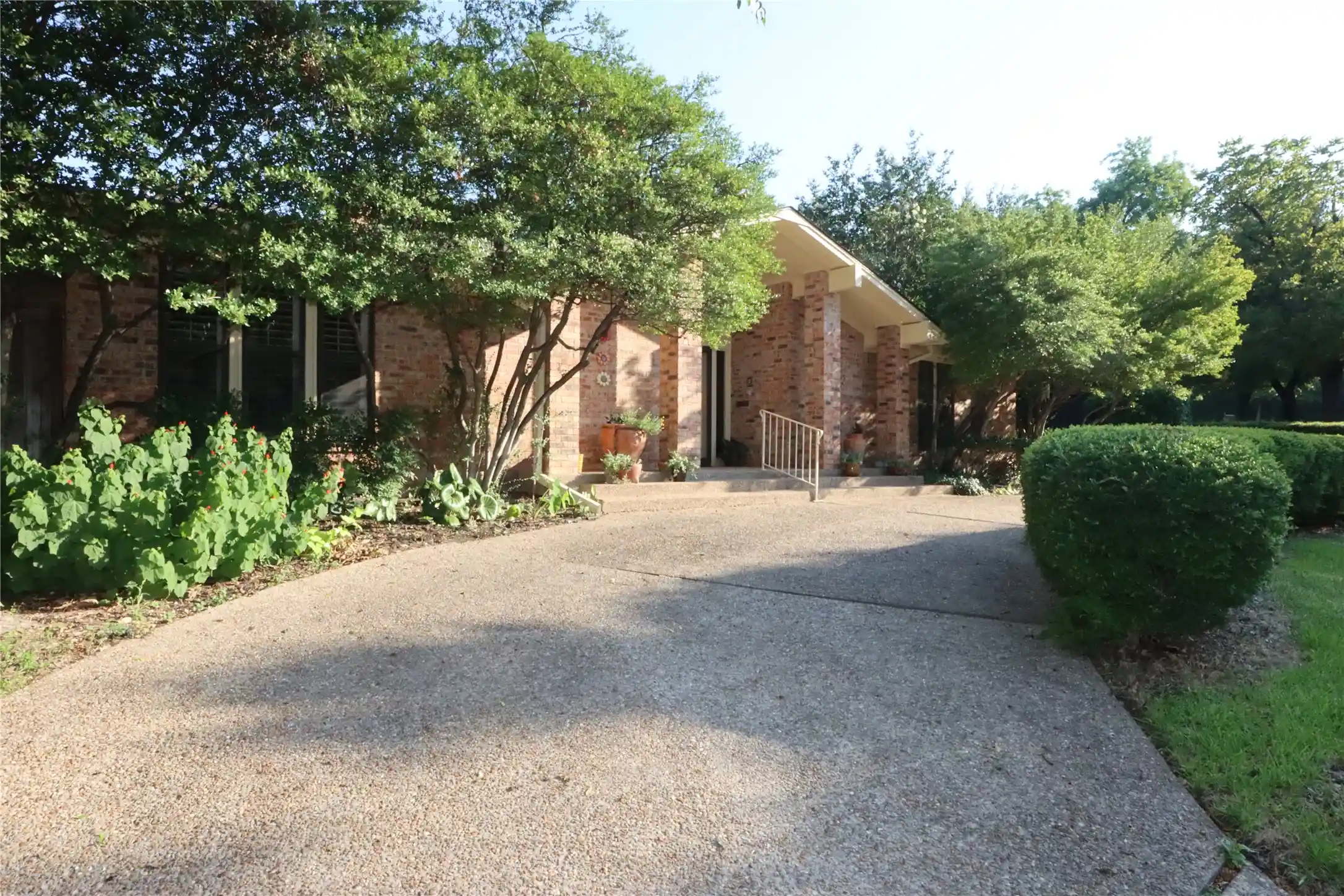 Photo 1 of Single family home for sale at 5421 Benbridge Dr, Fort Worth, TX 76107 | MLS# 21264130 | Listing updated on 2026-05-29