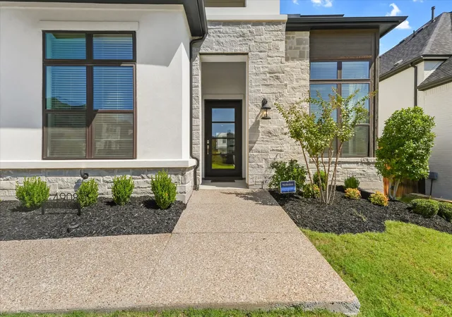 Photo 3 of Single family home for sale at 4908 Sir Dillon Dr, Carrollton, TX 75010 | MLS# 21264155 | Listing updated on 2026-08-23