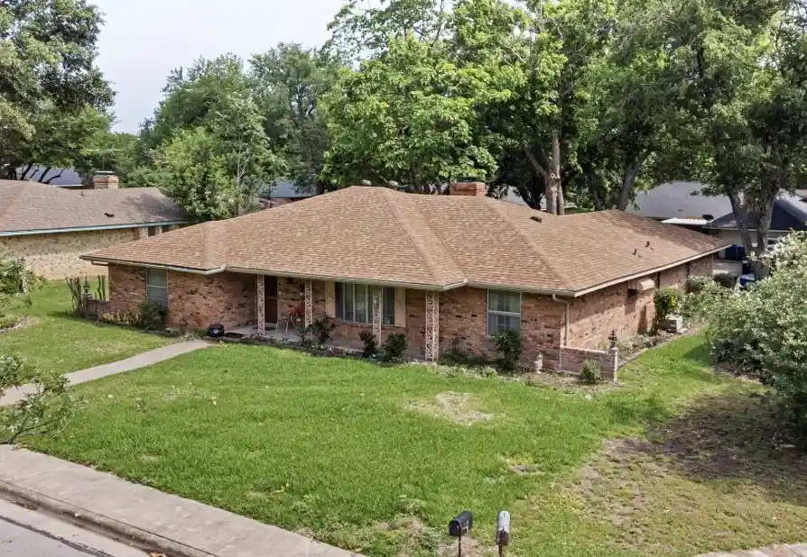Photo 1 of Single family home for sale at 1209 Hanna Cir, De Soto, TX 75115 | MLS# 21264176 | Listing updated on 2026-10-25