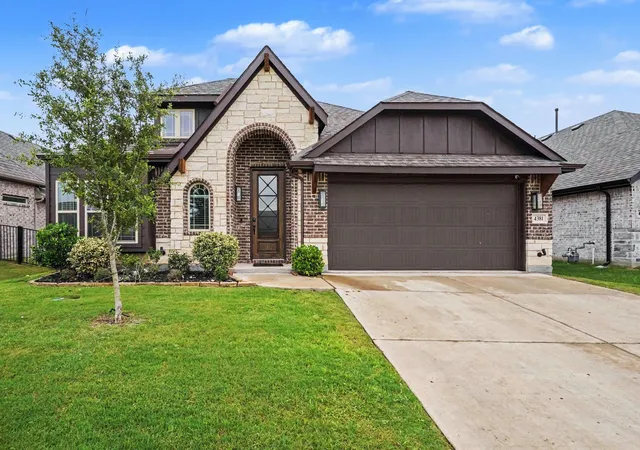 Homes for sale in Joshua, TX | 4381 Sun Meadow Dr, Joshua, TX 76058 | MLS# 21250981
