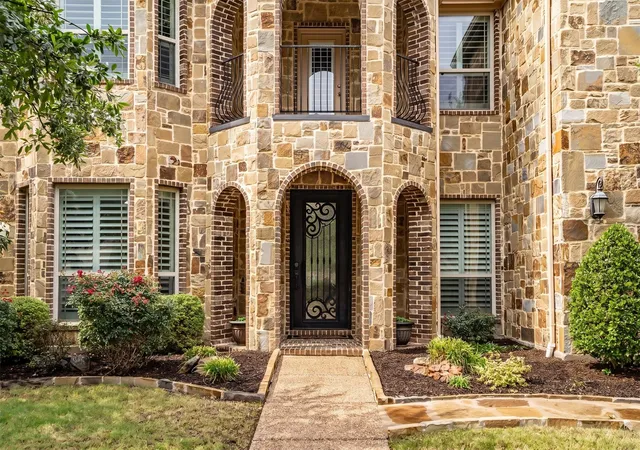 Photo 3 of Single family home for sale at 2019 Churchill Downs Ln, Roanoke, TX 76262 | MLS# 21263537 | Listing updated on 2026-07-26
