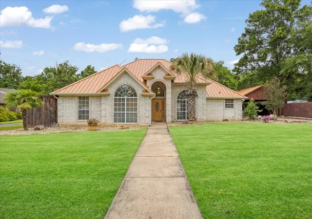 Photo 2 of Single family home for sale at 3420 Graham St, Paris, TX 75460 | MLS# 21263055 | Listing updated on 2026-08-14