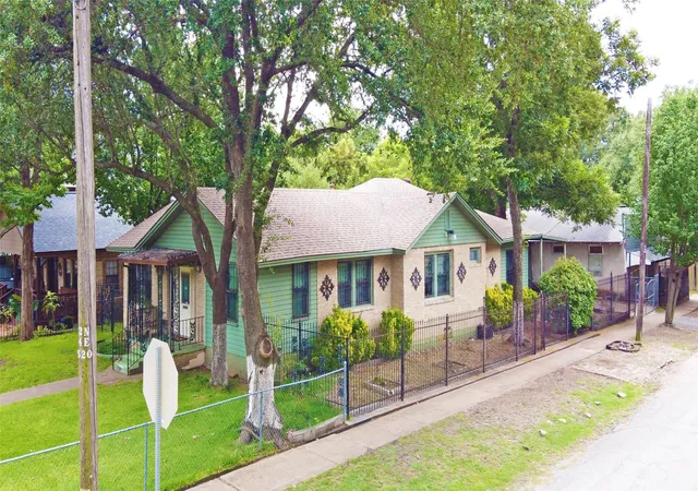 Photo 1 of Single family home for sale at 1001 Grandview Ave, Dallas, TX 75223 | MLS# 21262259 | Listing updated on 2026-08-26