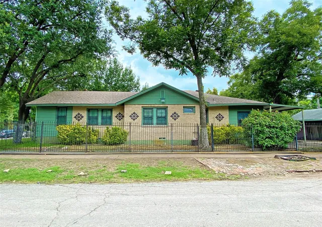 Photo 4 of Single family home for sale at 1001 Grandview Ave, Dallas, TX 75223 | MLS# 21262259 | Listing updated on 2026-08-26