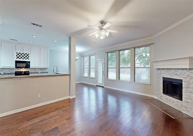 Photo 3 of Single family home for sale at 4107 Pine Glen Rd, Corinth, TX 76208 | MLS# 21262790 | Listing updated on 2026-10-06