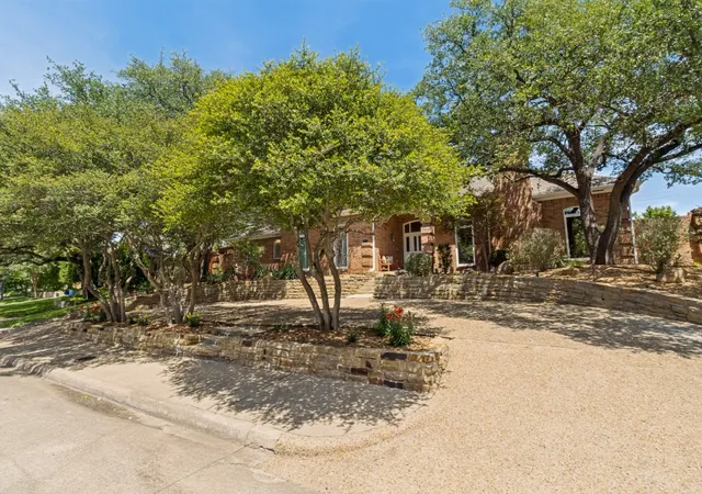2nd image of 9502 Moss Haven Dr, Dallas, TX 75231 | MLS# 21238676