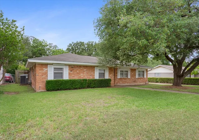 Homes for sale in Woodway, TX | 708 Wedgewood Dr, Woodway, TX 76712 | MLS# 21263062