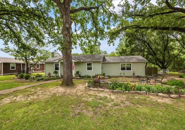 Homes for sale in Tool, TX | 713 Midway Rd, Tool, TX 75143 | MLS# 21256760
