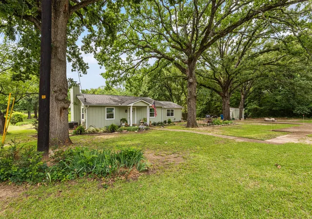 Homes for sale in Tool, TX | 713 Midway Rd, Tool, TX 75143 | MLS# 21256760