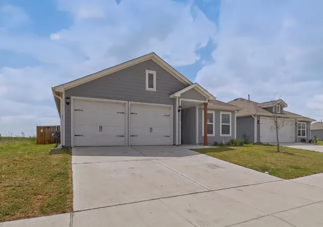 Photo 3 of Sale Pending at 1104 Tiger Lily Ln, Fort Worth, TX 76108 | MLS# 21264326 | Listing updated on 2026-08-04
