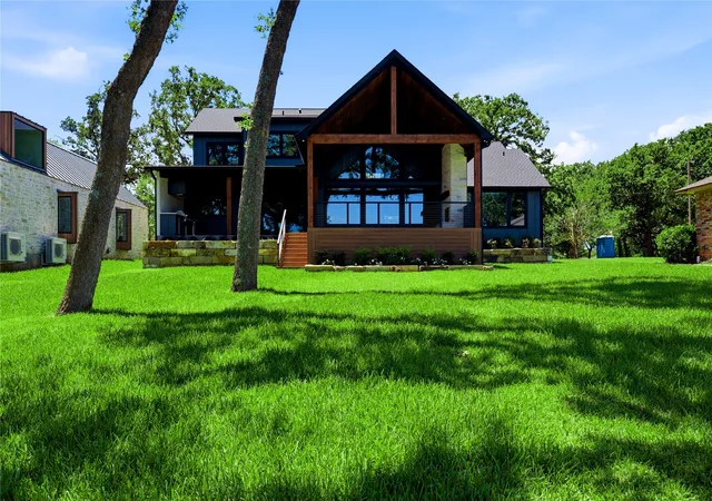Photo 3 of Single family home for sale at 100 Brentwood Estates Dr, Trinidad, TX 75163 | MLS# 21263788 | Listing updated on 2026-08-04