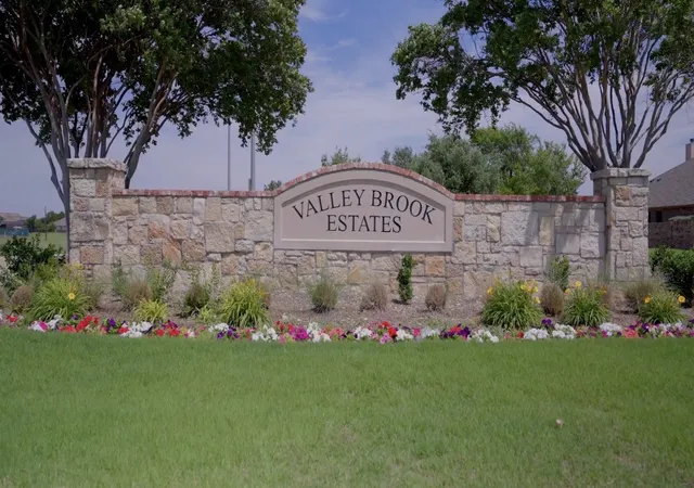 Photo 2 of Single family home for sale at 8805 Graywolf Ridge Trl, Fort Worth, TX 76244 | MLS# 21264373 | Listing updated on 2026-08-26