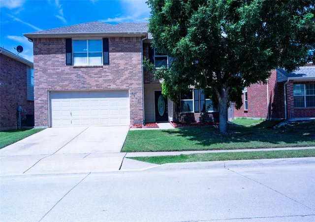 Photo 3 of Single family home for sale at 8805 Graywolf Ridge Trl, Fort Worth, TX 76244 | MLS# 21264373 | Listing updated on 2026-08-26