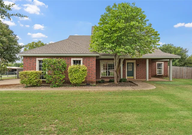 Photo 2 of Single family home for sale at 1694 Mclennan Crossing Rd, Woodway, TX 76712 | MLS# 21264397 | Listing updated on 2026-08-23
