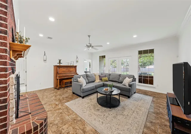 Photo 3 of Single family home for sale at 1694 Mclennan Crossing Rd, Woodway, TX 76712 | MLS# 21264397 | Listing updated on 2026-08-23