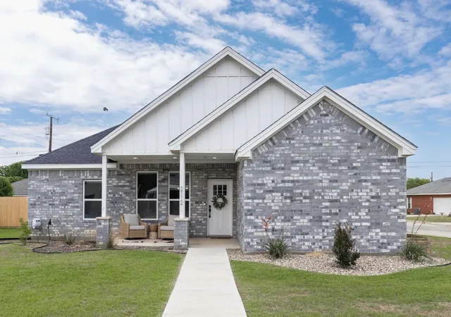Homes for sale in Brownwood, TX | 2112 Brooke Ln, Brownwood, TX 76801 | MLS# 21264458