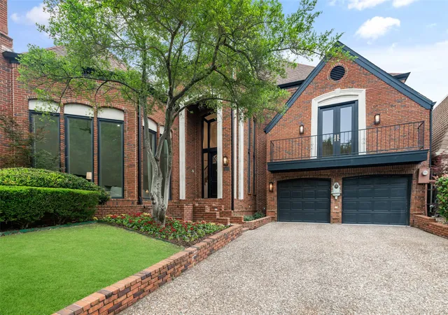 Homes for sale in Dallas, TX | 5919 Club Hill Pl, Dallas, TX 75248 | MLS# 21259341