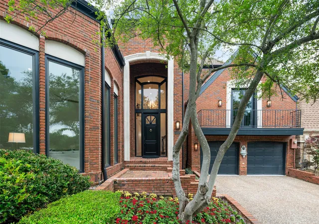 Homes for sale in Dallas, TX | 5919 Club Hill Pl, Dallas, TX 75248 | MLS# 21259341