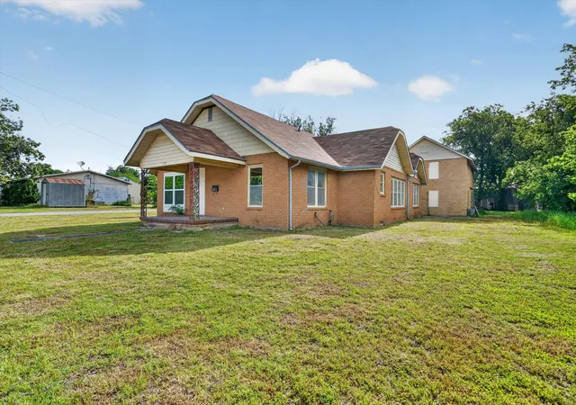 Homes for sale in Jacksboro, TX | 320 N 2nd St, Jacksboro, TX 76458 | MLS# 21264231