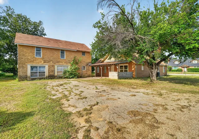 Homes for sale in Jacksboro, TX | 320 N 2nd St, Jacksboro, TX 76458 | MLS# 21264231