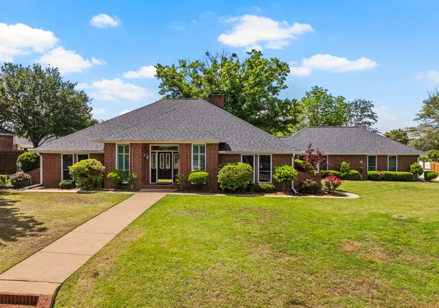 Homes for sale in Mount Pleasant, TX | 212 Turnberry Cir, Mount Pleasant, TX 75455 | MLS# 21264407
