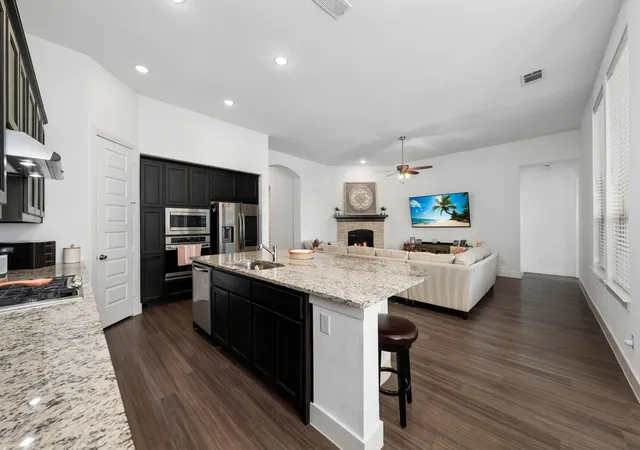Photo 2 of Sale Pending at 1913 Recioto Dr, Rockwall, TX 75032 | MLS# 21264310 | Listing updated on 2026-08-31
