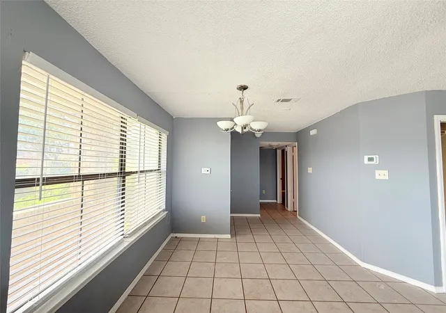 3rd image of 3402 Country Clb Dr W, Irving, TX 75038