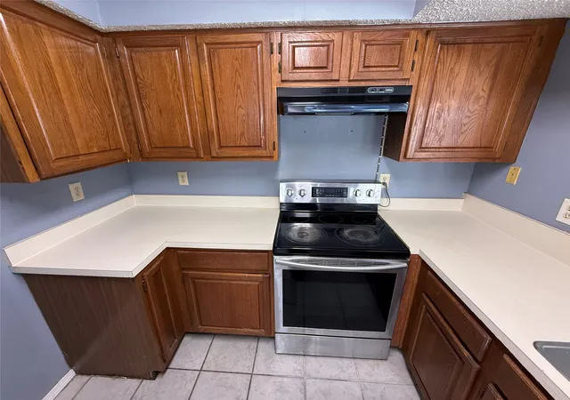 5th image of 3402 Country Clb Dr W, Irving, TX 75038