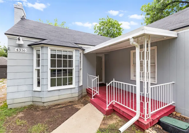 4th image of 4316 Kenwood Ct, Fort Worth, TX 76103 | MLS# 21264619
