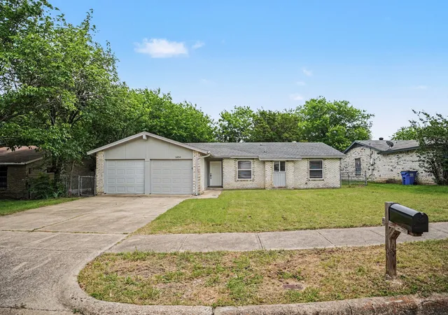 Photo 2 of Single family home for sale at 1434 Oakbrook St, Lancaster, TX 75134 | MLS# 21260009 | Listing updated on 2026-08-21